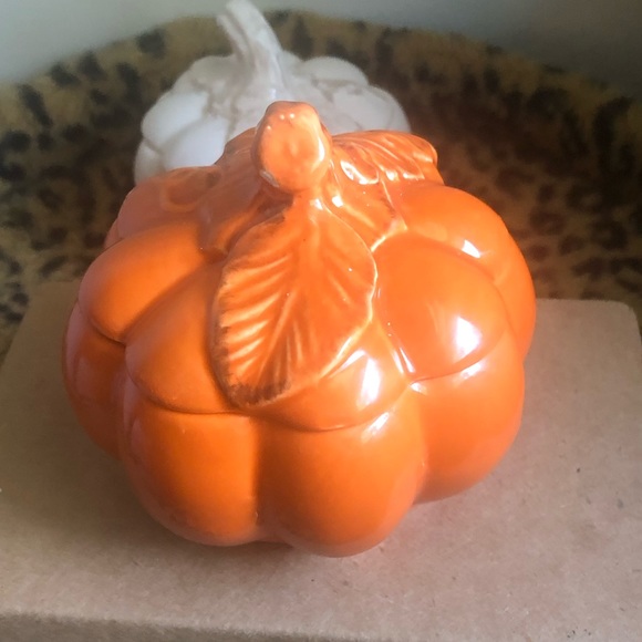 Handmade Ceramic Pumpkin Candle -pumpkin spice scent - Picture 2 of 6